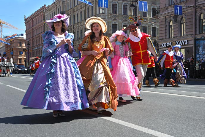 День города в Санкт-Петербурге, карнавальные костюмы