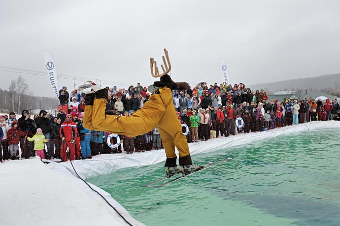 Лось на Аква-Шоу 2012 Red Bull Jump & Freeze