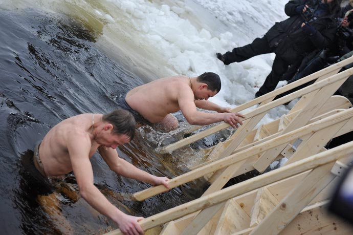 Зима в Петербурге, крещение 19 января 2012 года, Нева, Университетская набережная