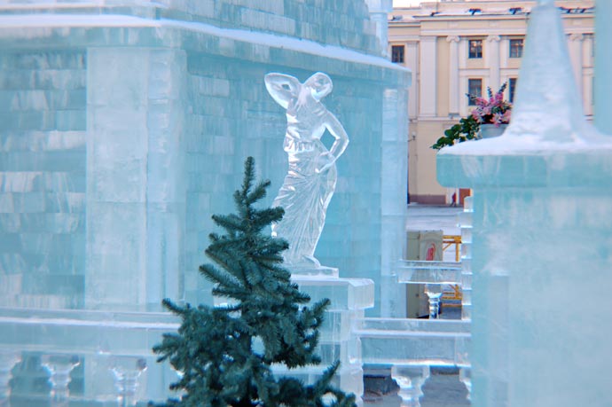 Ледяная скульптура - город изо льда