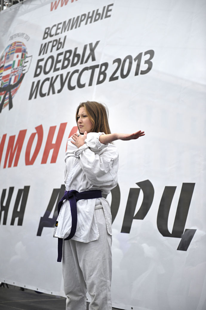 Флэшмоб в кимоно на дворцовой площади в честь Всемирных Игр боевых искусств 2013