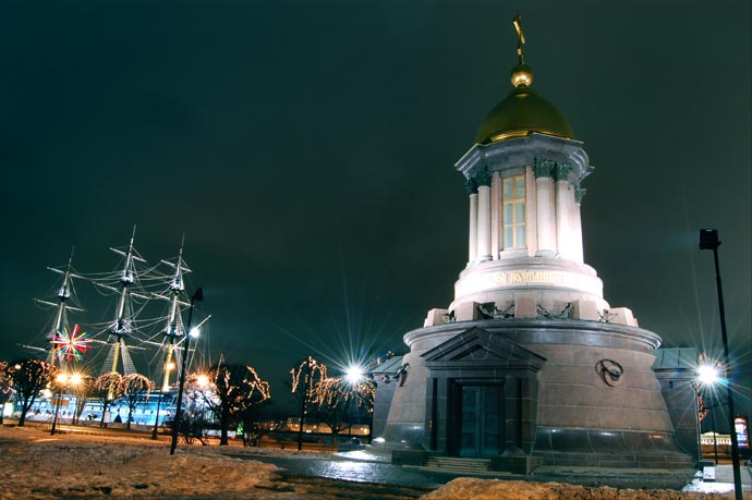 Вечерний Петербург зимой. Парусники-рестораны