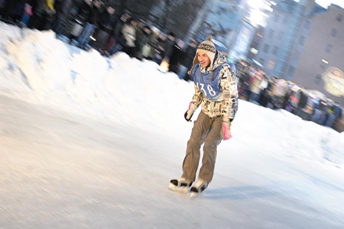 Петровский лед на Юсуповском пруду (2013) - массовое конькобежное состязание среди любителей 
